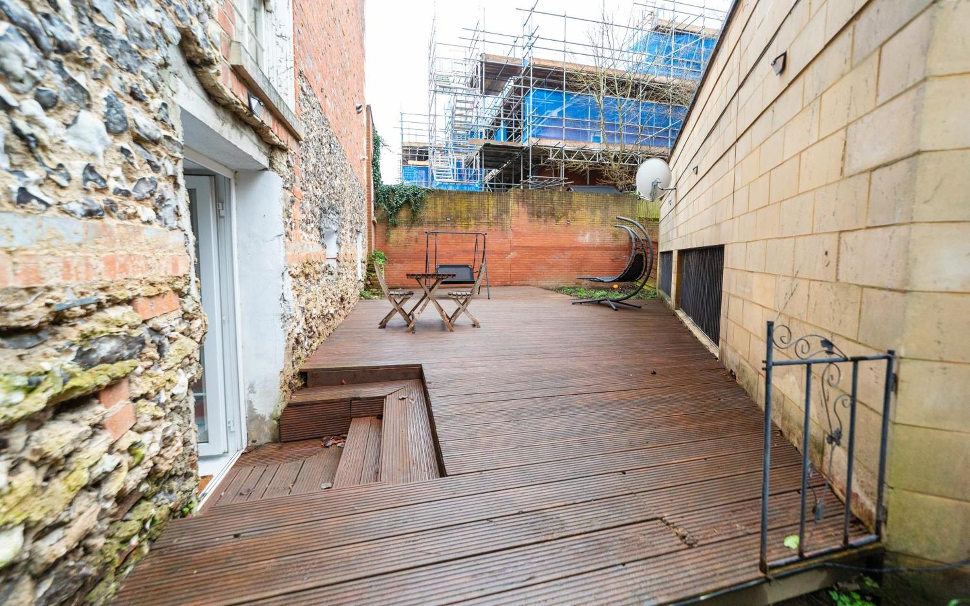 Spacious Flat With Patio & Parking In Centre Appartement Reading