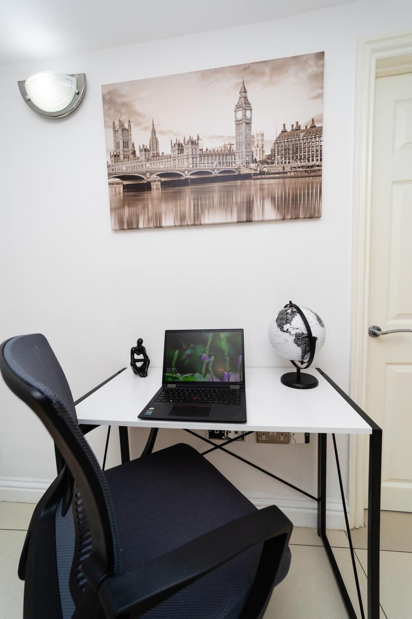 Spacious Flat With Patio & Parking In Centre * Reading