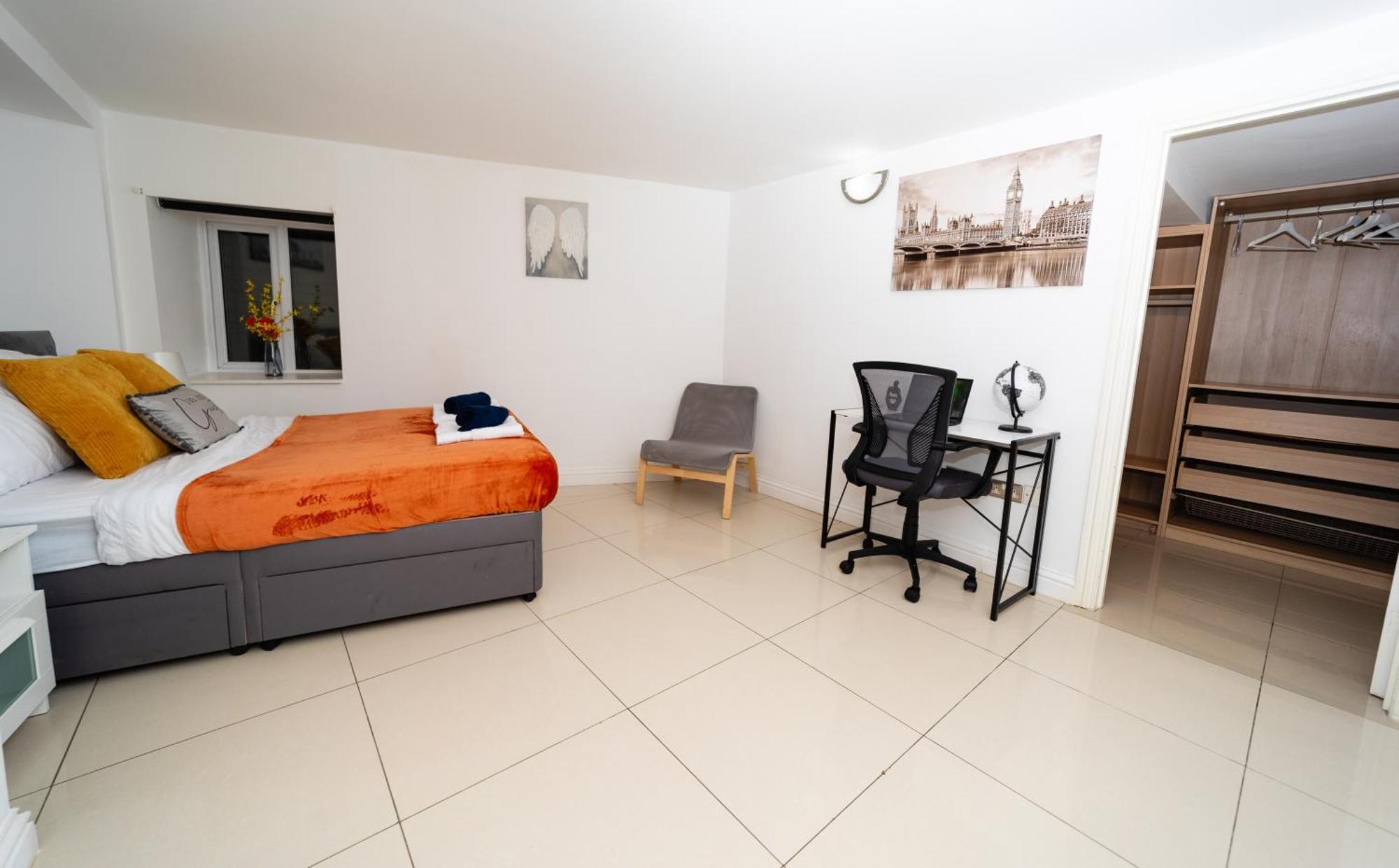 Appartement Spacious Flat With Patio & Parking In Centre Reading